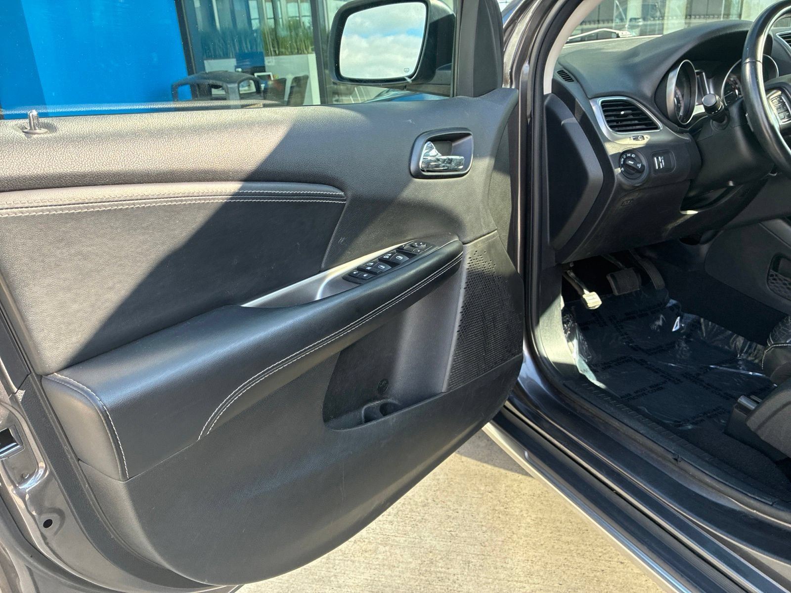 Used 2018 Dodge Journey Crossroad w/ Nav & Sun Group FWD image 9