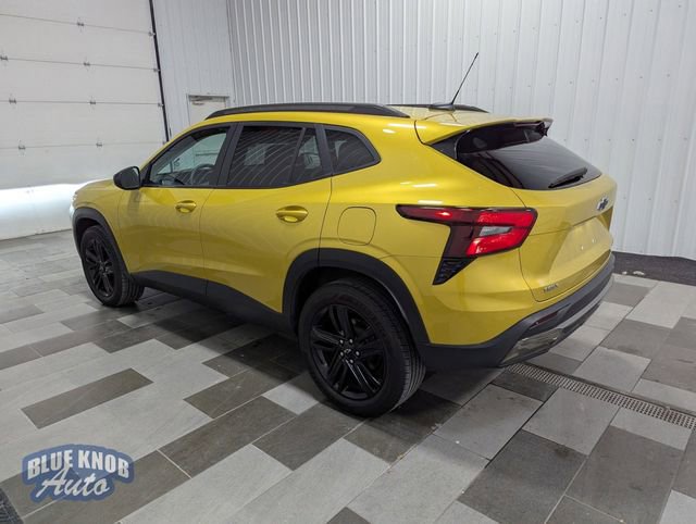 Used 2024 Chevrolet Trax ACTIV w/ Sunroof Package image 2