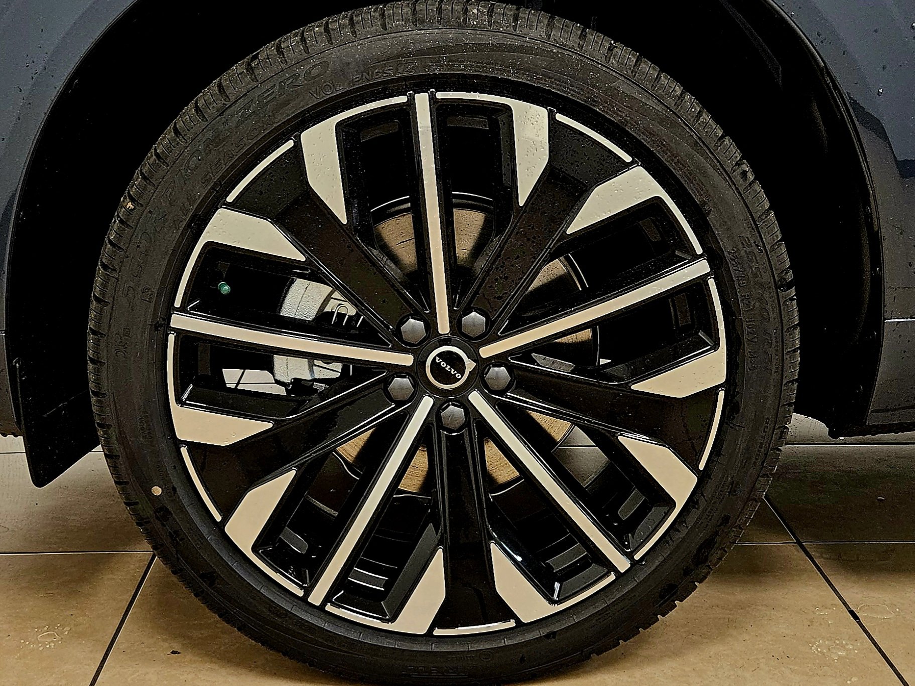 New 2026 Volvo XC60 B5 Ultra w/ Climate Package image 49