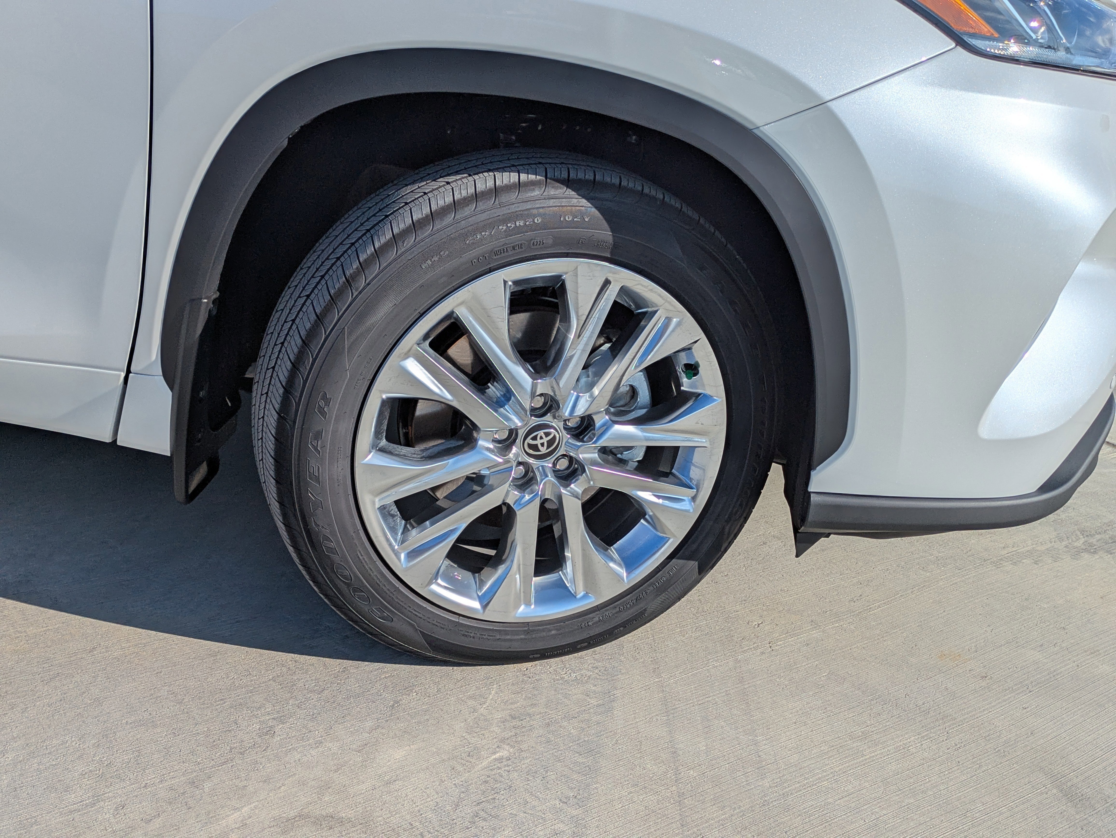 New 2026 Toyota Highlander Limited image 9