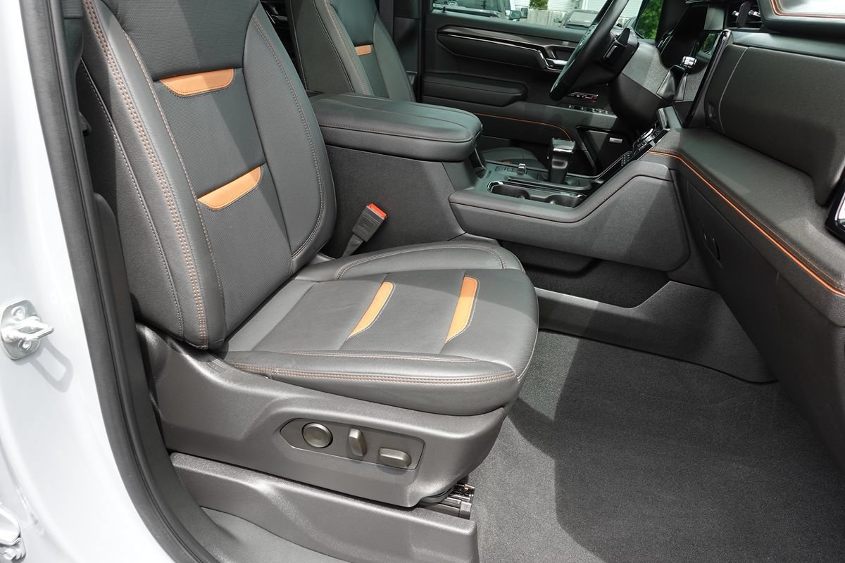 Used 2025 GMC Sierra 1500 AT4 w/ Technology Package AWD/4WD image 44