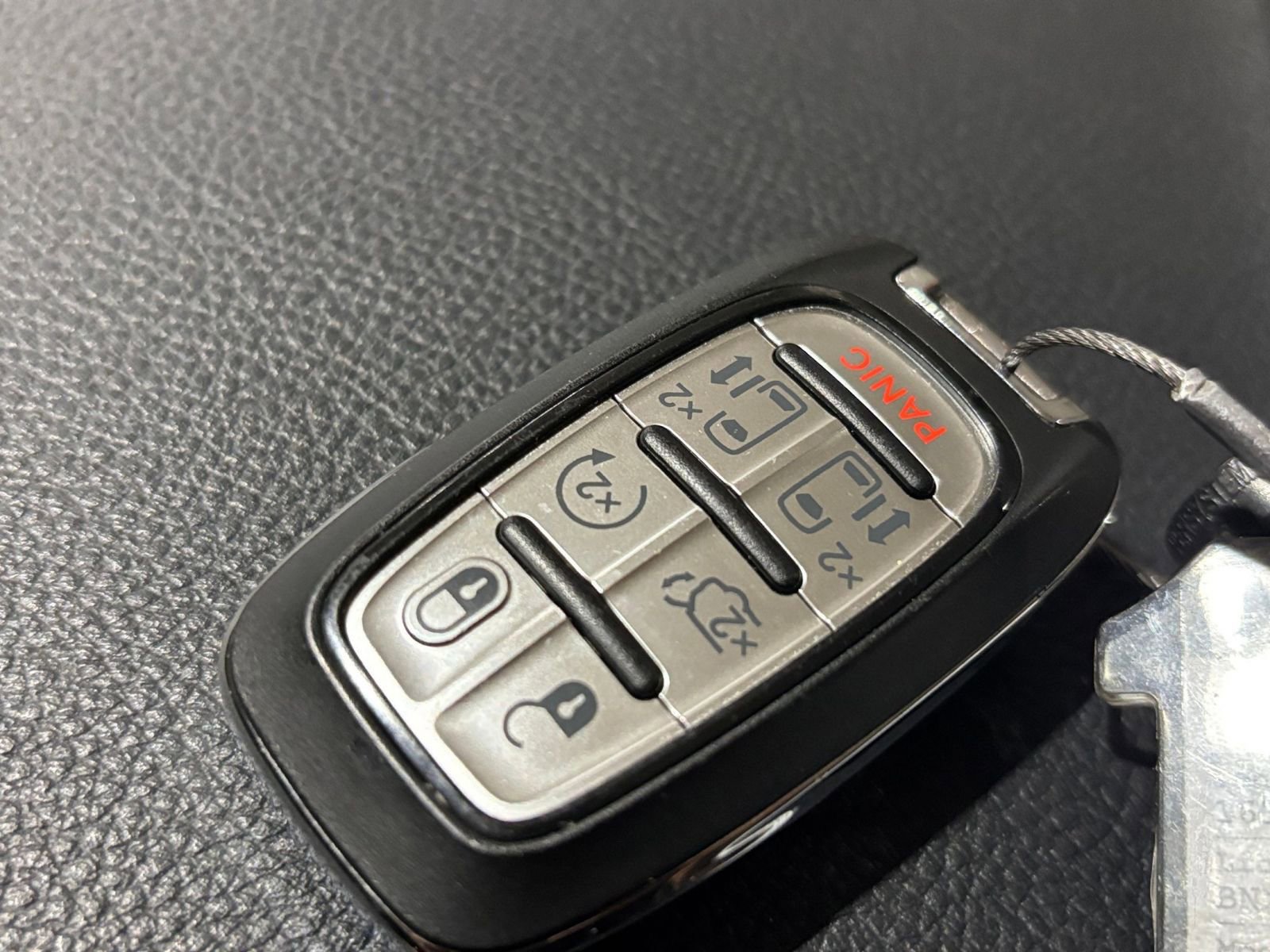 Used 2023 Chrysler Pacifica Touring-L FWD image 27