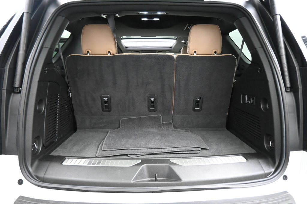 Used 2024 Chevrolet Tahoe Premier RWD image 20