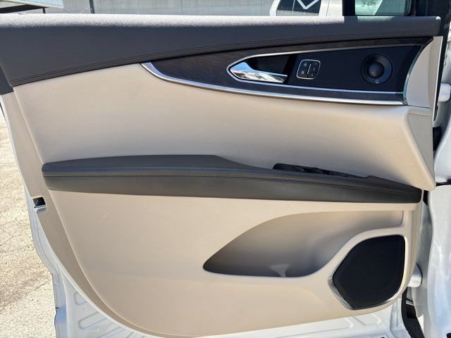 Used 2020 Lincoln Nautilus Reserve w/ Equipment Group 201A image 17