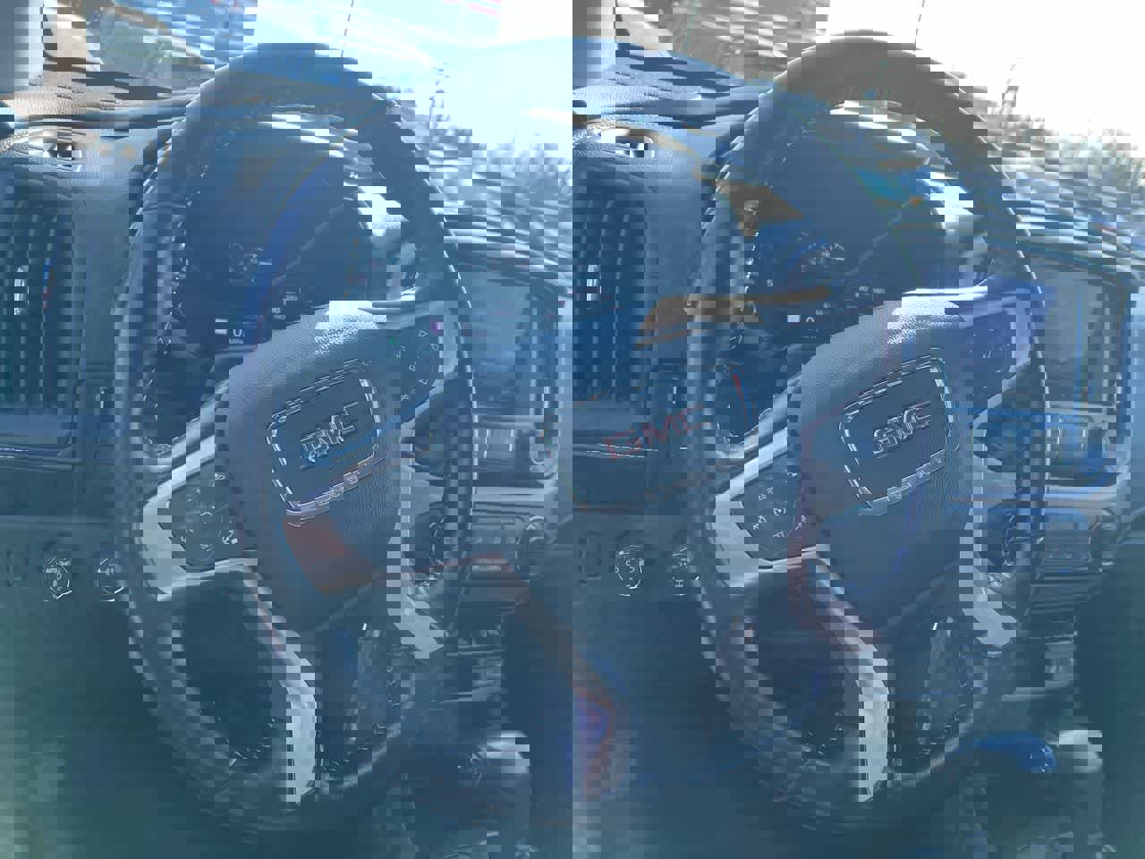 Used 2019 GMC Canyon Denali image 14