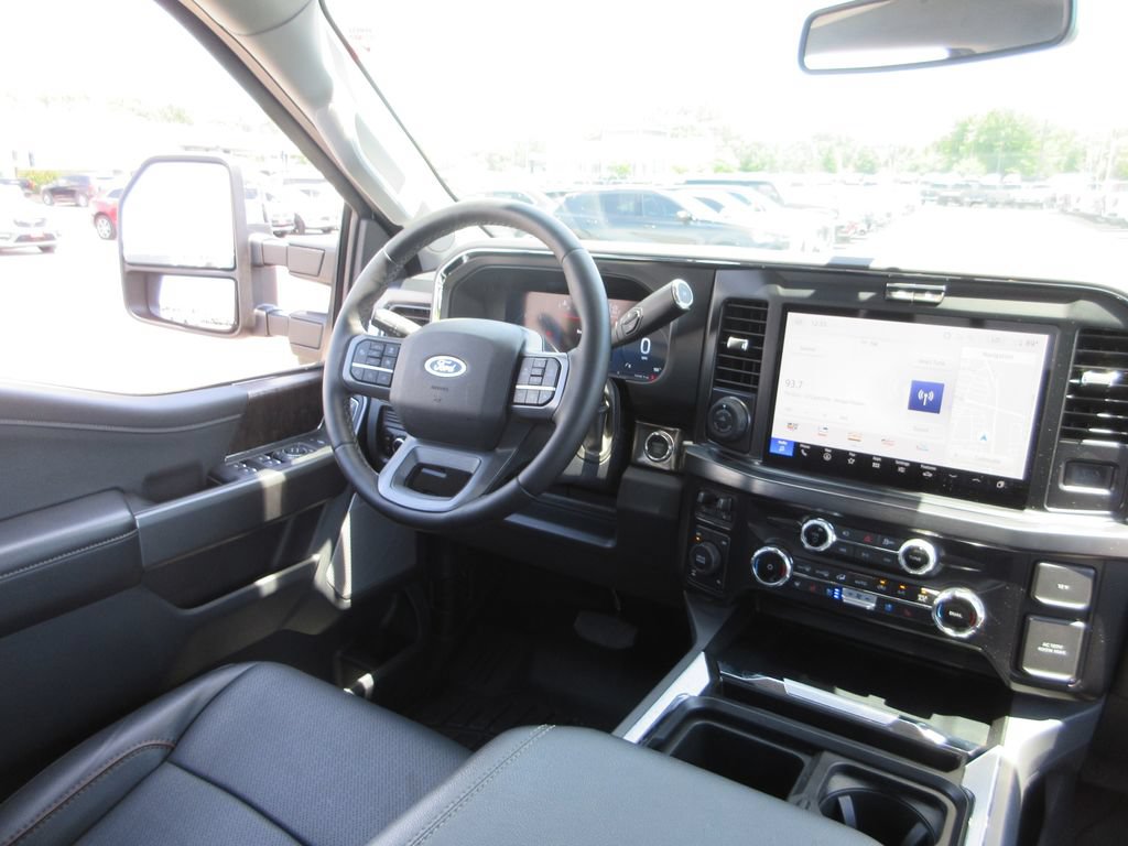 Used 2025 Ford F350 Lariat w/ Lariat Ultimate Package AWD/4WD image 29