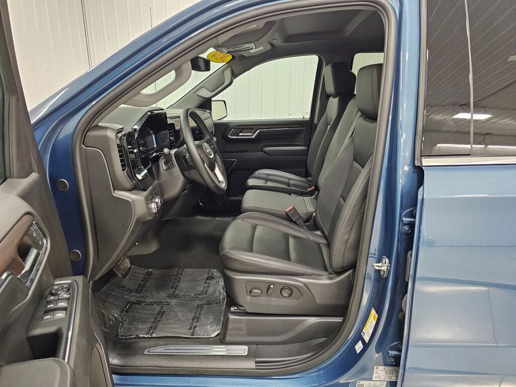 Used 2024 GMC Sierra 1500 SLT w/ X31 Off-Road Package AWD/4WD image 11