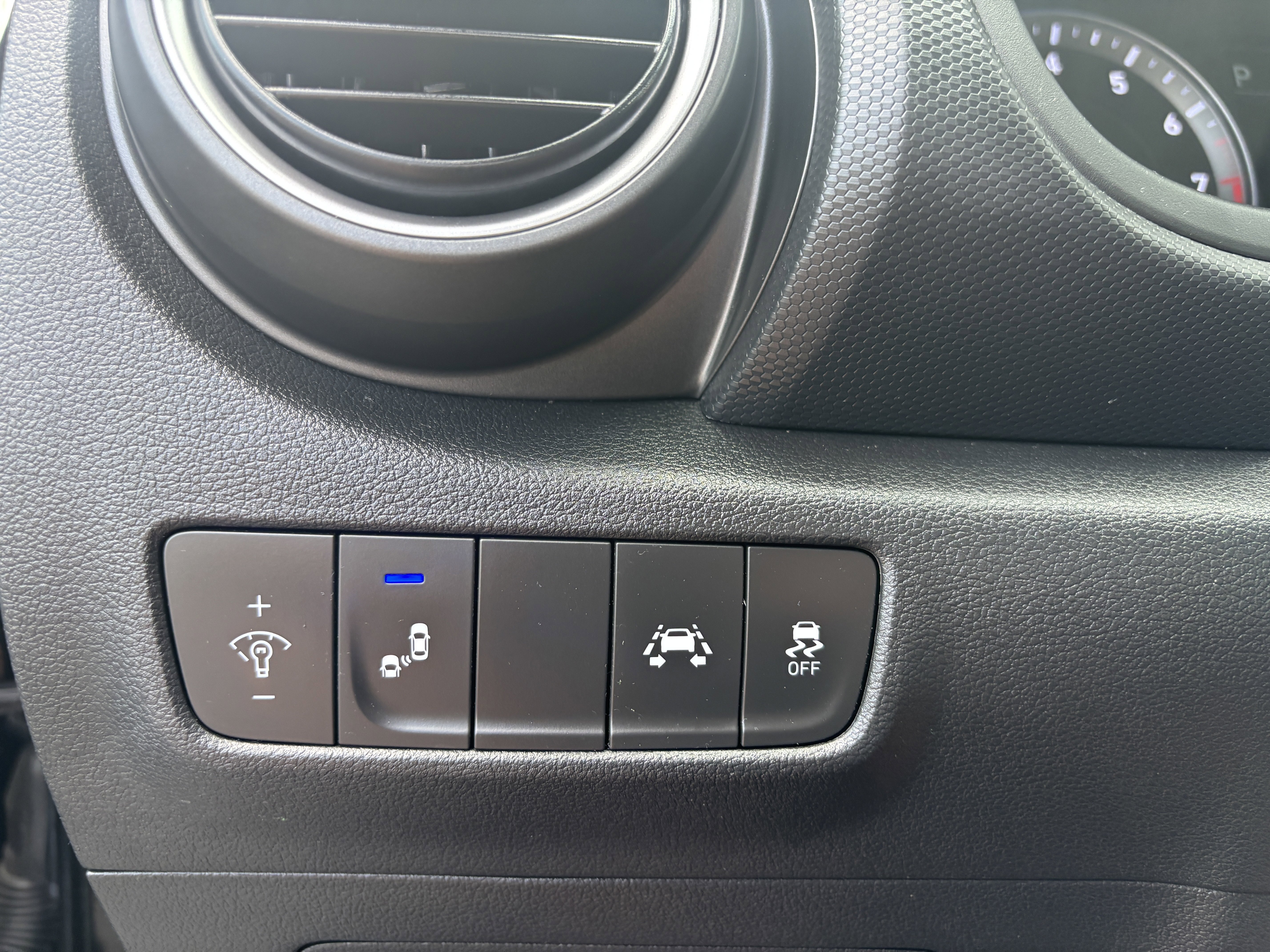 Used 2021 Hyundai Kona Night image 16