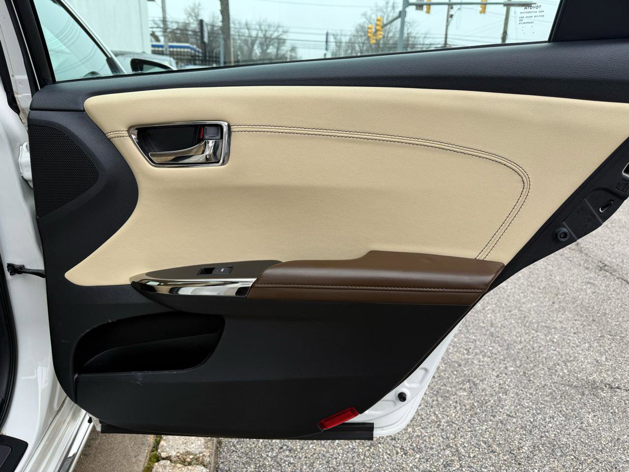 Used 2015 Toyota Avalon Limited w/ Technology Package image 35