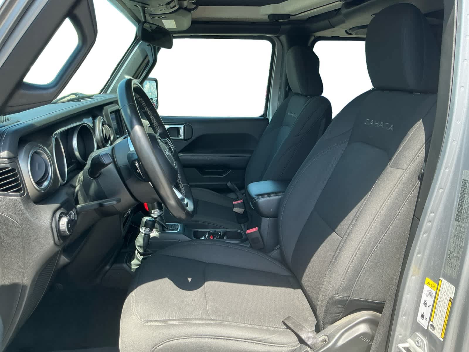Used 2018 Jeep Wrangler Unlimited Sahara w/ LED Lighting Group AWD/4WD image 9