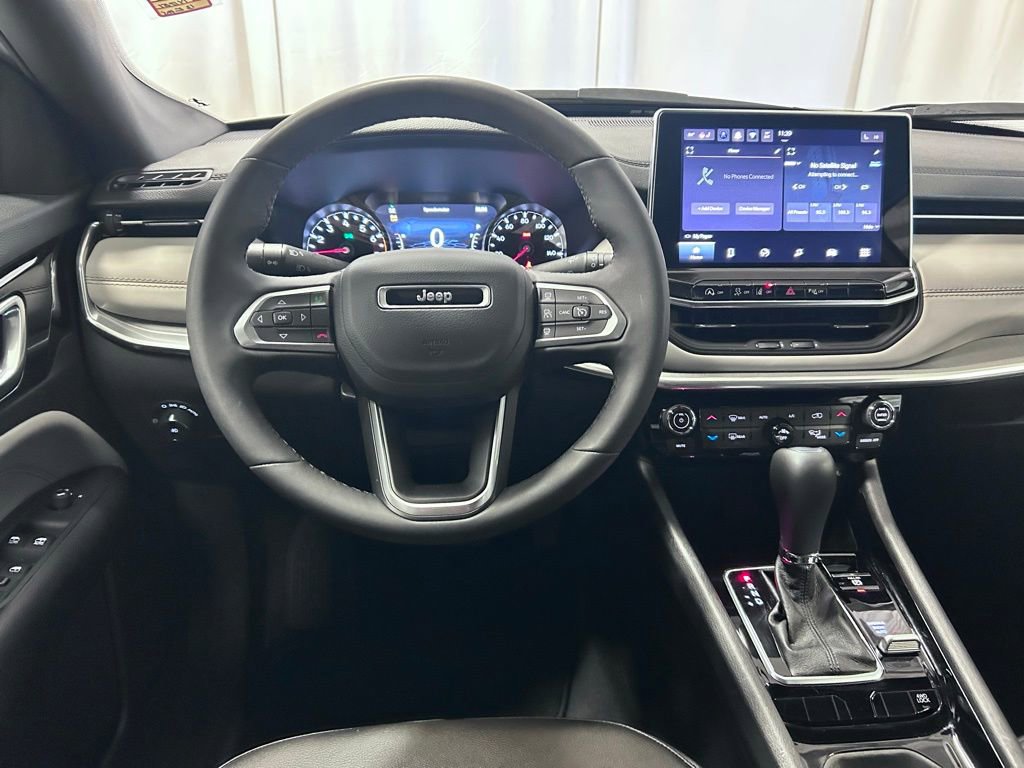 Used 2024 Jeep Compass Limited image 3