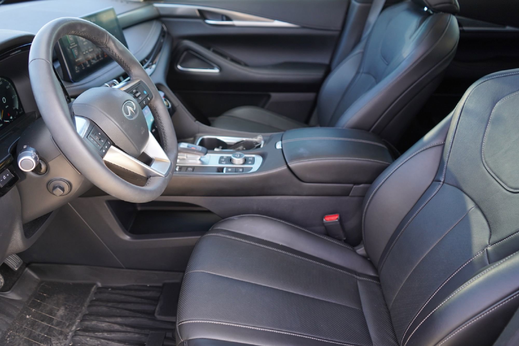 Certified 2025 INFINITI QX60 Luxe w/ Cargo Package image 9