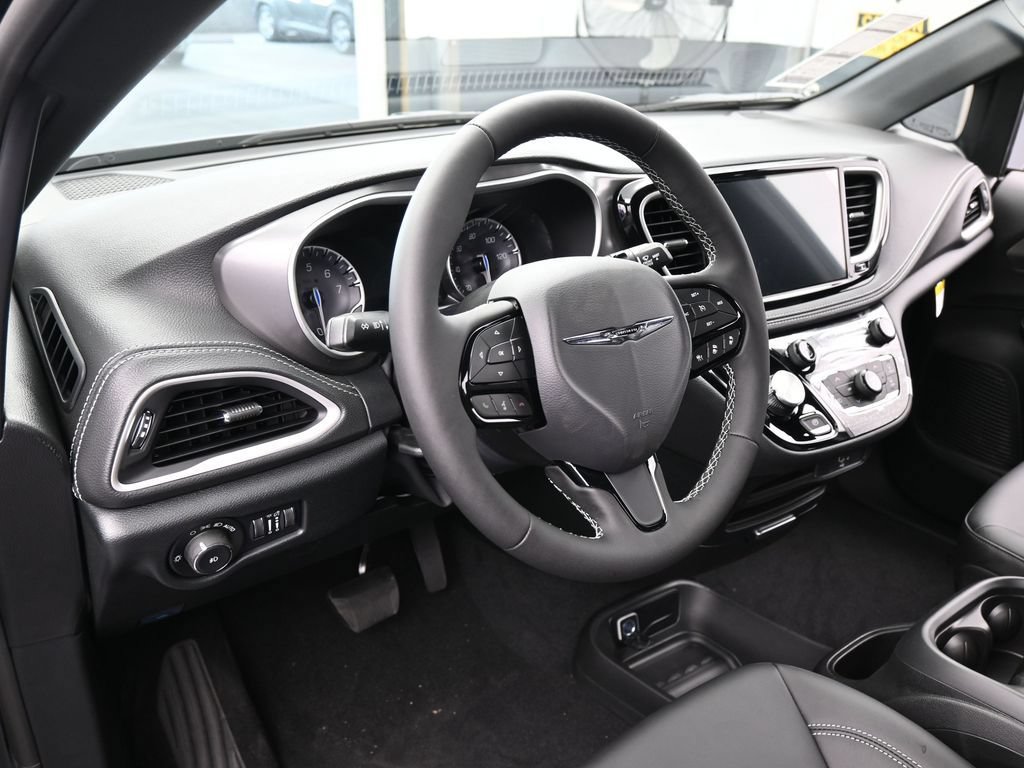 New 2026 Chrysler Pacifica Select w/ S Appearance Package FWD image 10