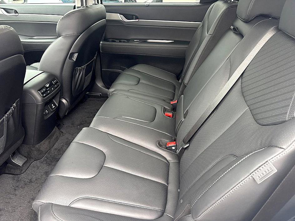 Certified 2025 Hyundai Palisade SEL image 12