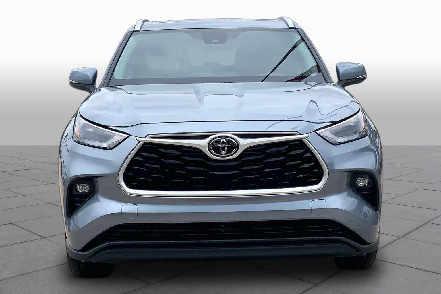 Used 2024 Toyota Highlander XLE AWD/4WD image 4