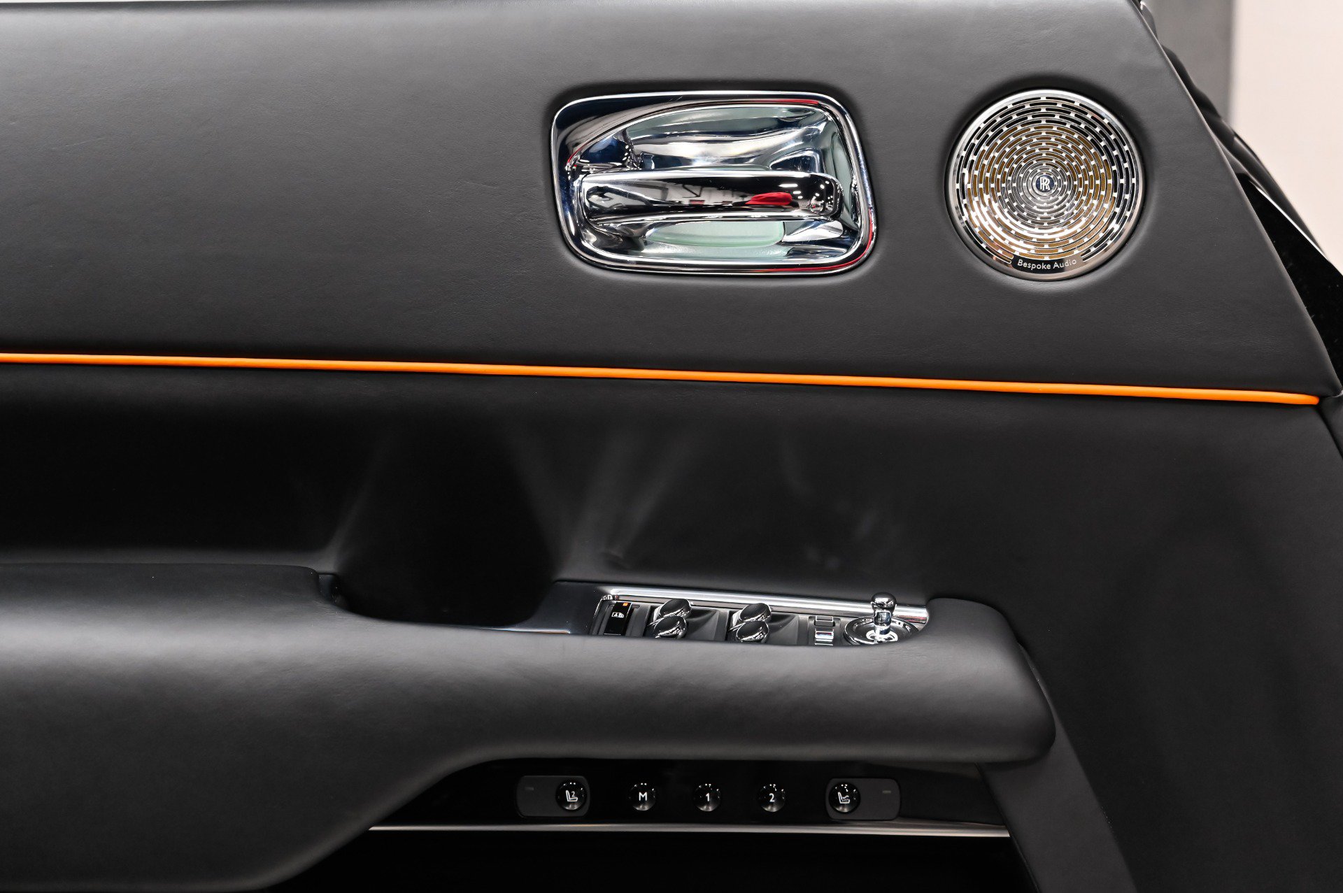 Used 2017 Rolls-Royce Dawn RWD image 9