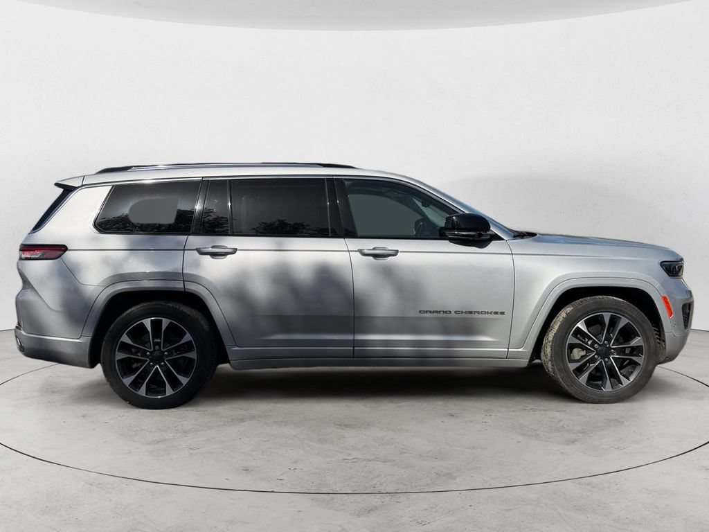 Used 2022 Jeep Grand Cherokee L Overland w/ Luxury Tech Group IV AWD/4WD image 5