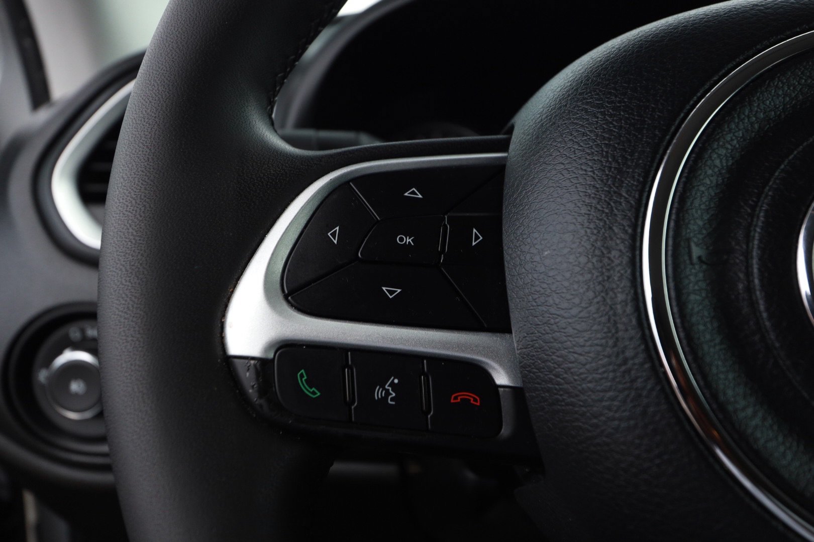 Used 2021 Jeep Renegade Latitude FWD image 11