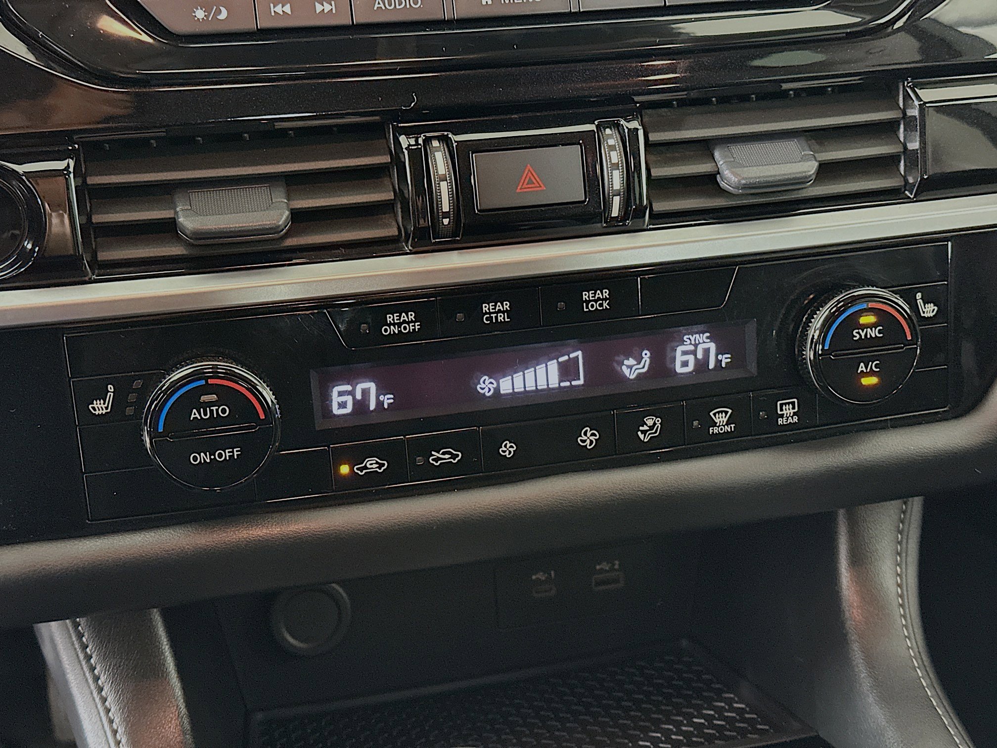 Used 2025 Nissan Pathfinder SV image 23