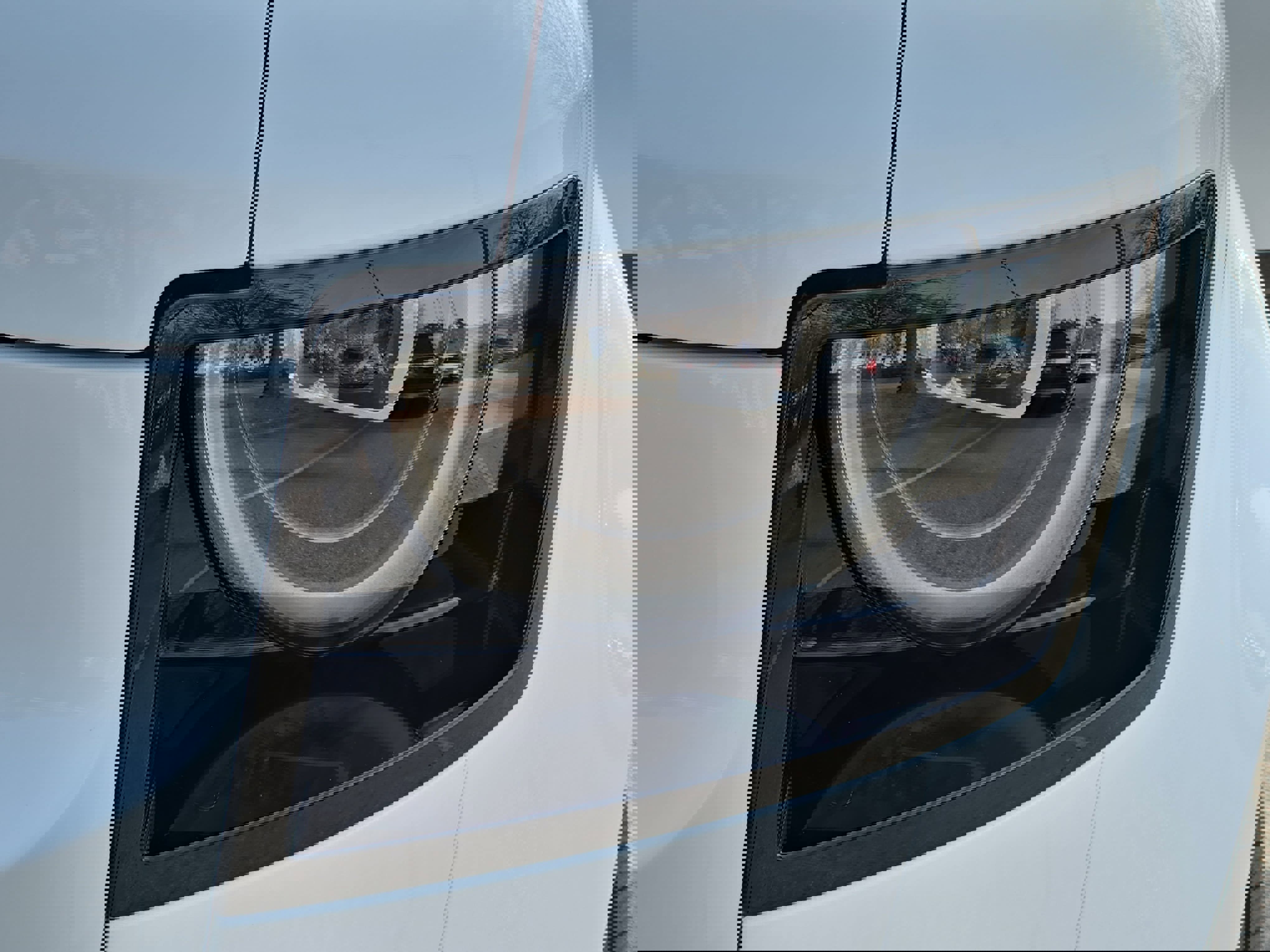 New 2026 Land Rover Defender 130 X-Dynamic SE image 32