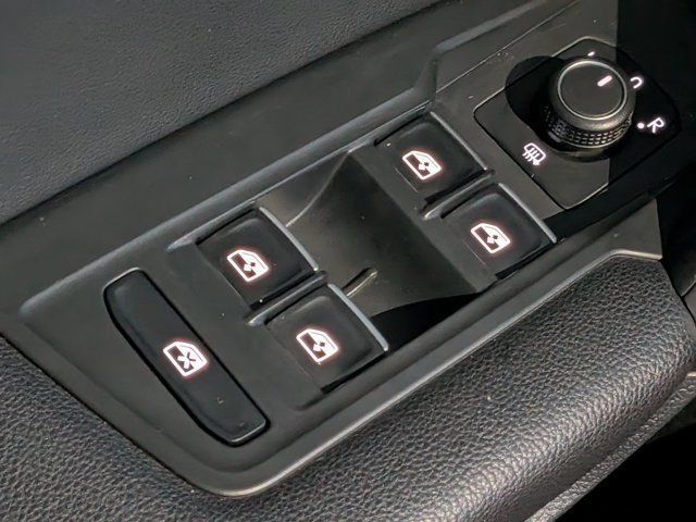 Used 2019 Volkswagen Tiguan SE w/ Panoramic Sunroof Package AWD/4WD image 24