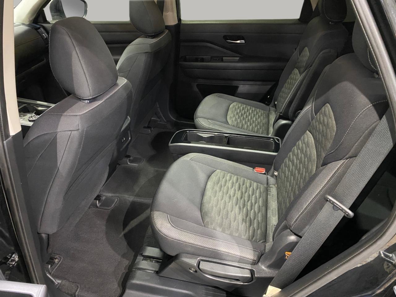 Used 2022 Nissan Pathfinder SV w/ SV Premium Package image 18