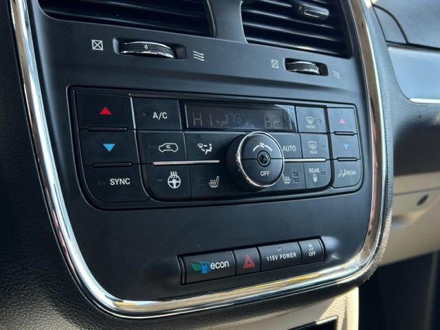 Used 2015 Chrysler Town & Country Touring w/ Driver Convenience Group image 43