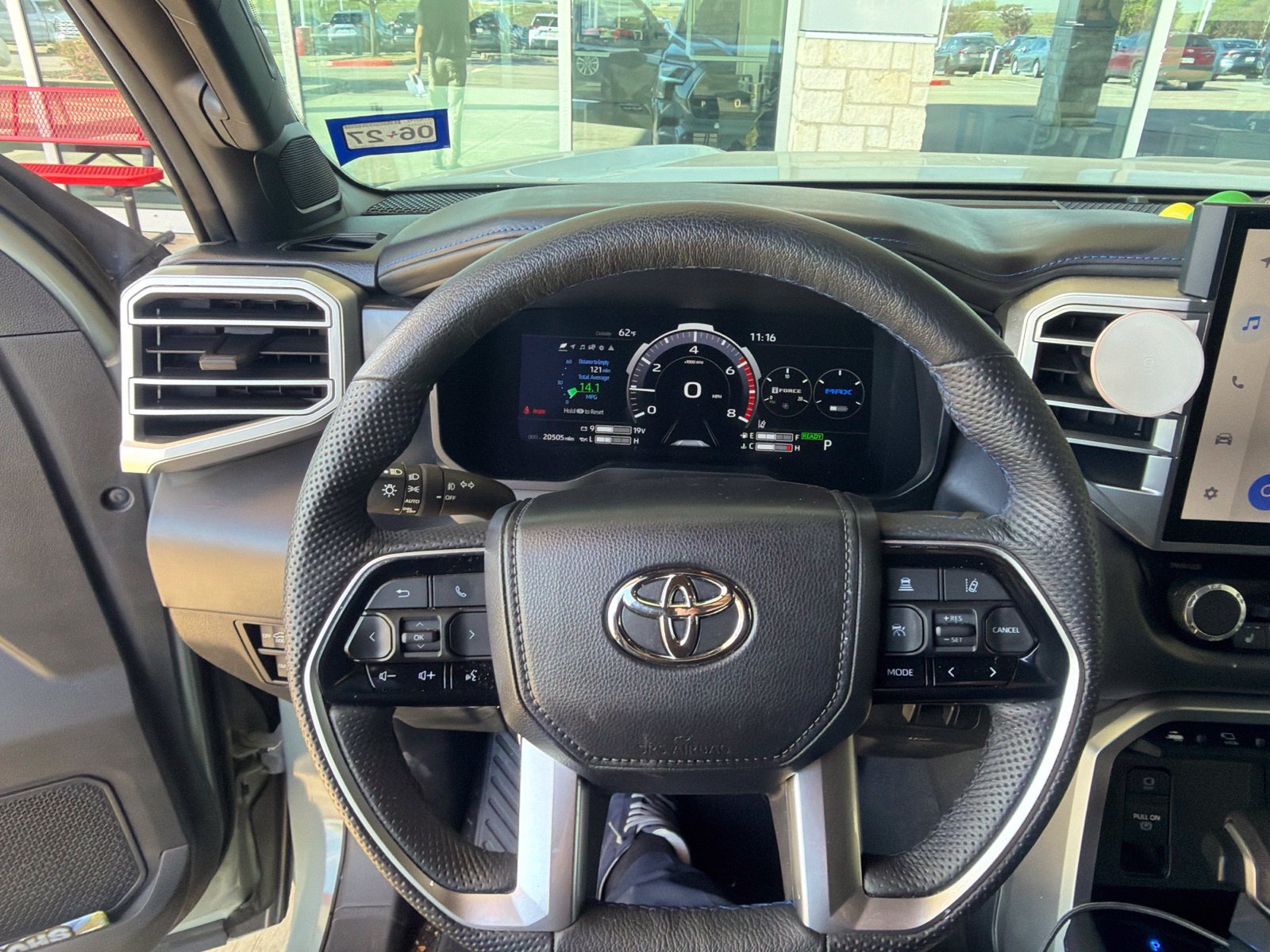 Used 2025 Toyota Sequoia Platinum AWD/4WD image 8