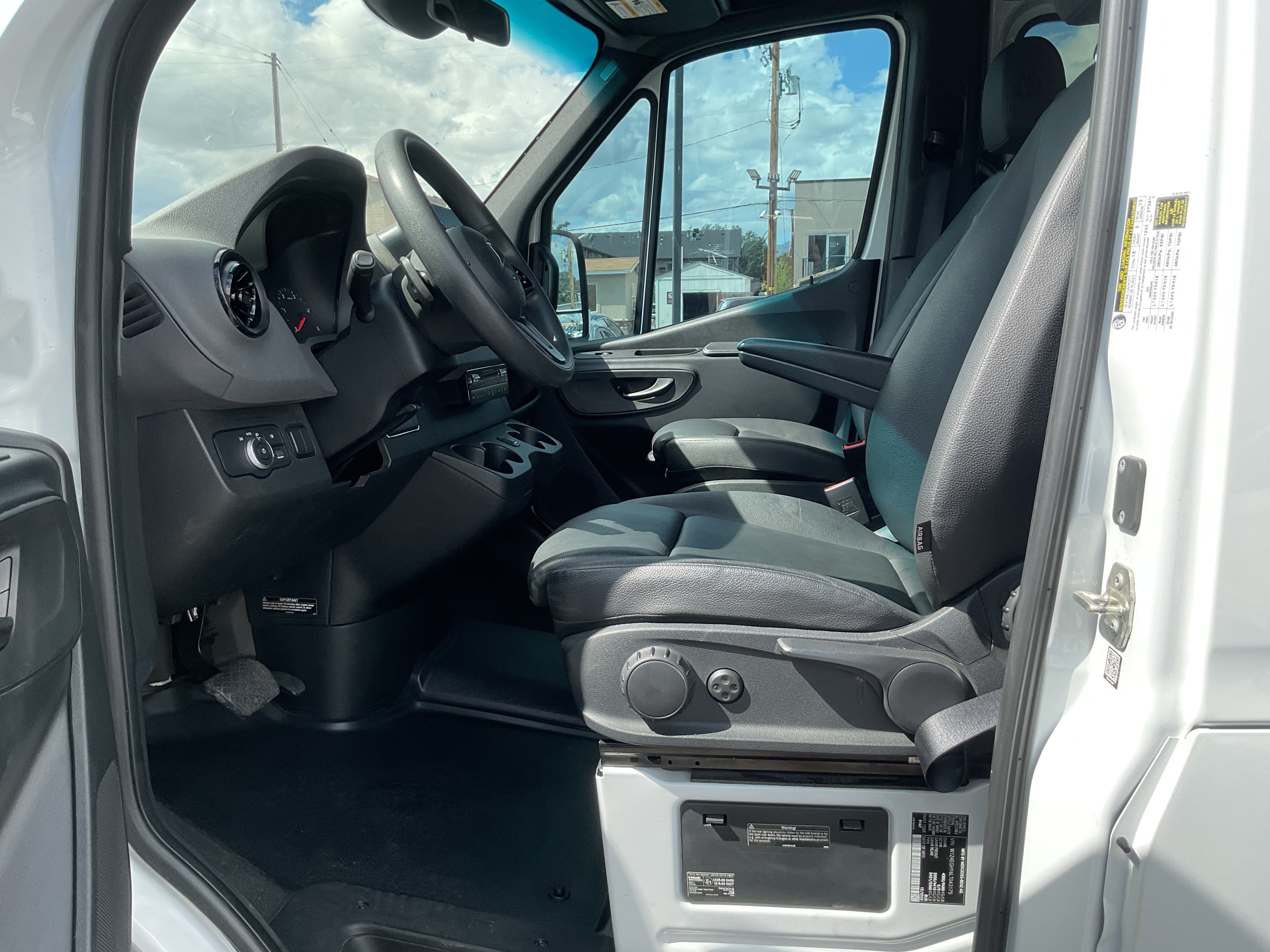 Used 2020 Mercedes-Benz Sprinter 2500 image 14
