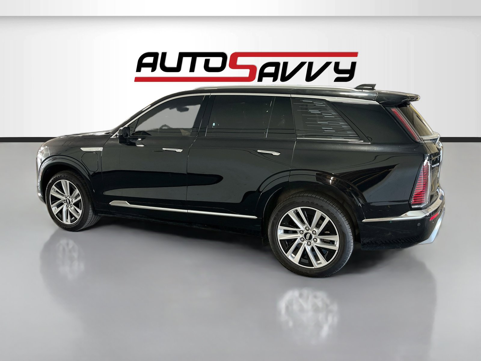 Used 2026 Cadillac Vistiq Luxury w/ LPO, Floor Liner Package AWD/4WD image 4