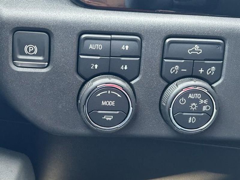 Used 2025 Chevrolet Silverado 1500 LT Trail Boss w/ Convenience Package II AWD/4WD image 17