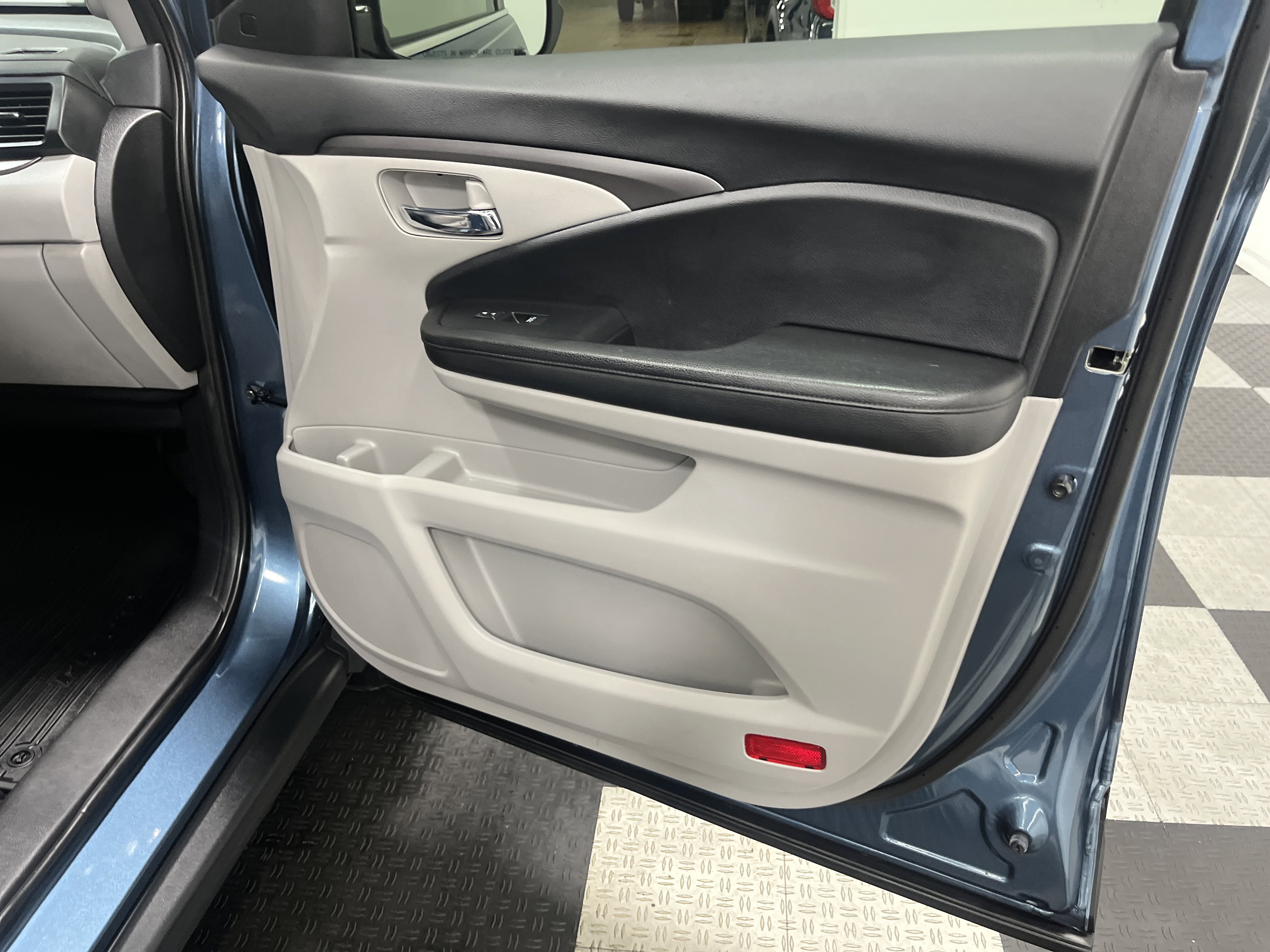 Used 2020 Honda Pilot EX image 25