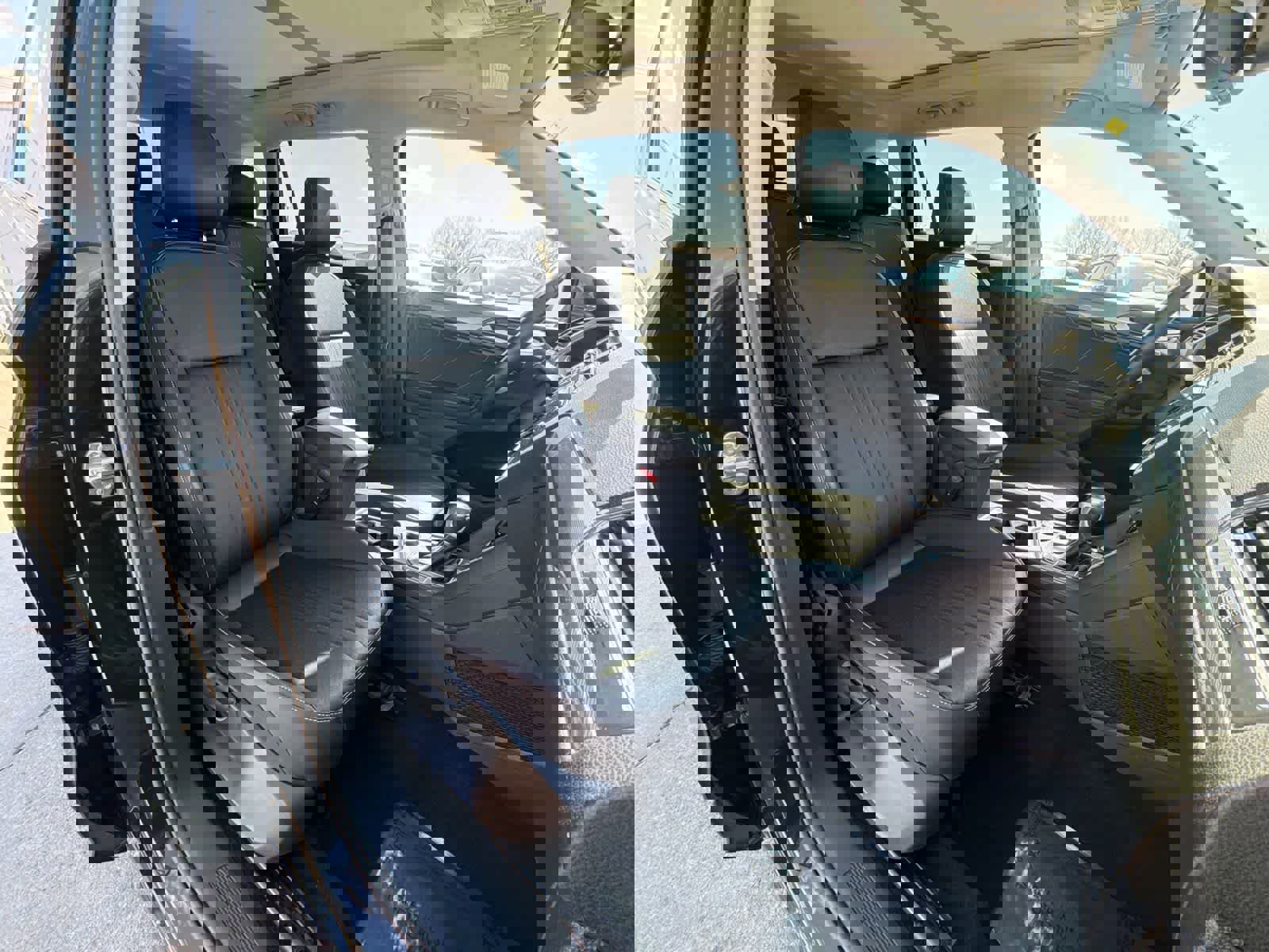 Used 2022 Volkswagen Tiguan SE w/ Panoramic Sunroof Package image 14