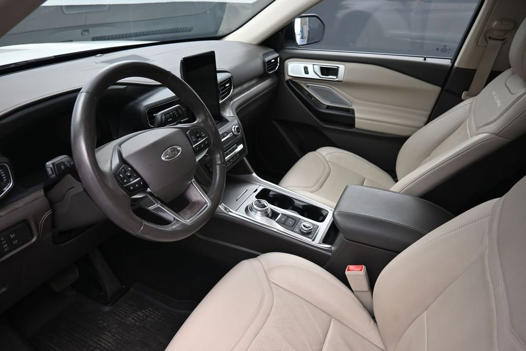 Used 2020 Ford Explorer Platinum w/ Premium Technology Package AWD/4WD image 23