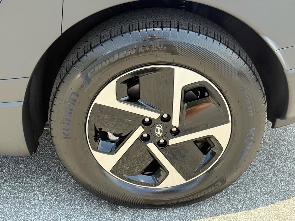 New 2026 Hyundai Ioniq 9 SE image 14