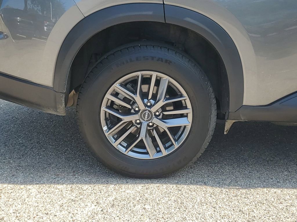 Used 2024 Nissan Rogue S image 5