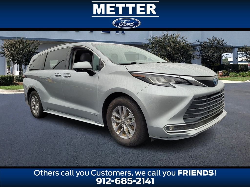 Used 2021 Toyota Sienna XLE FWD image 1