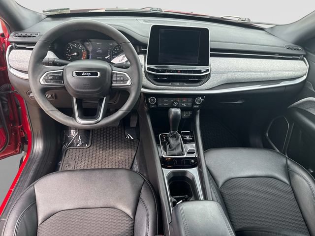 Used 2025 Jeep Compass Latitude w/ Convenience Group AWD/4WD image 14