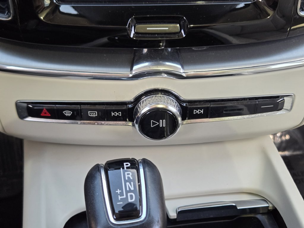 Used 2018 Volvo XC60 T5 Momentum w/ Convenience Package AWD/4WD image 24