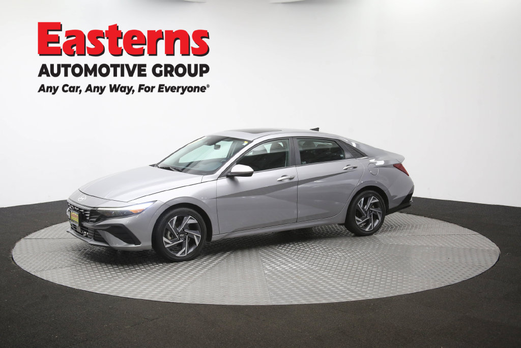Used 2025 Hyundai Elantra SEL FWD image 61