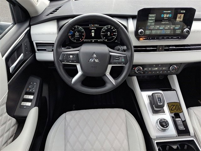 Used 2024 Mitsubishi Outlander SEL image 11