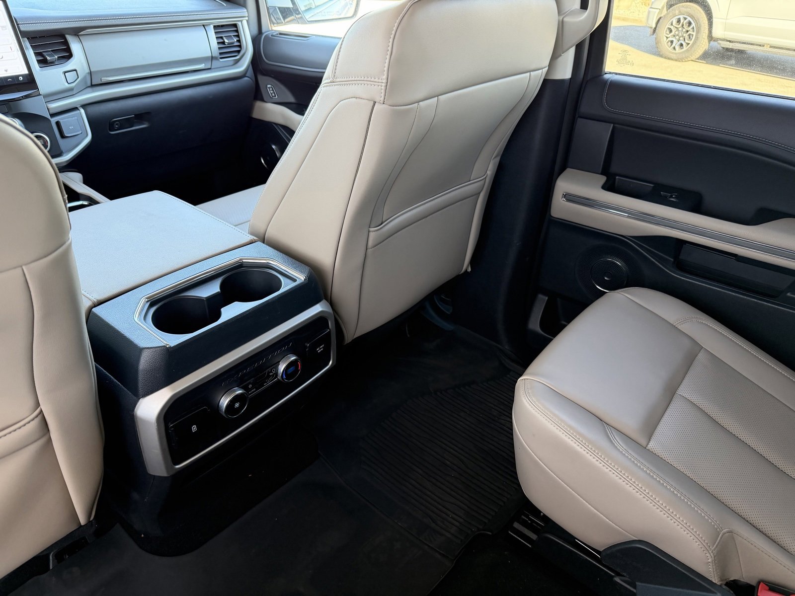 Used 2024 Ford Expedition XLT image 17