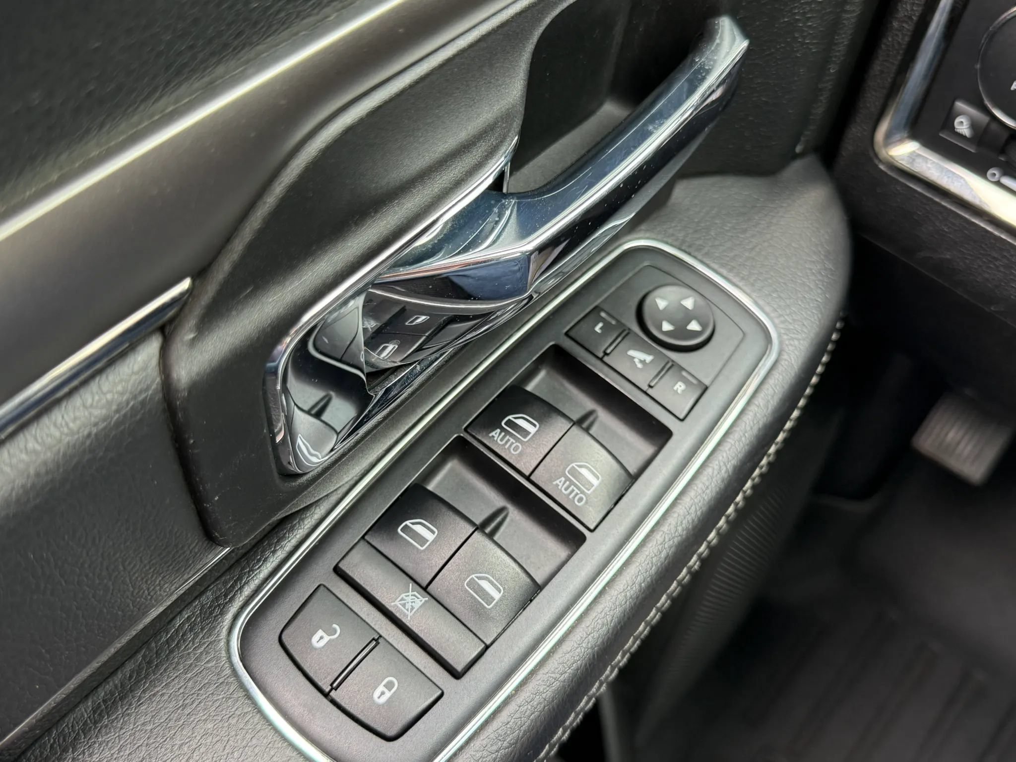 Used 2018 RAM 2500 Laramie w/ Sport Appearance Group AWD/4WD image 25