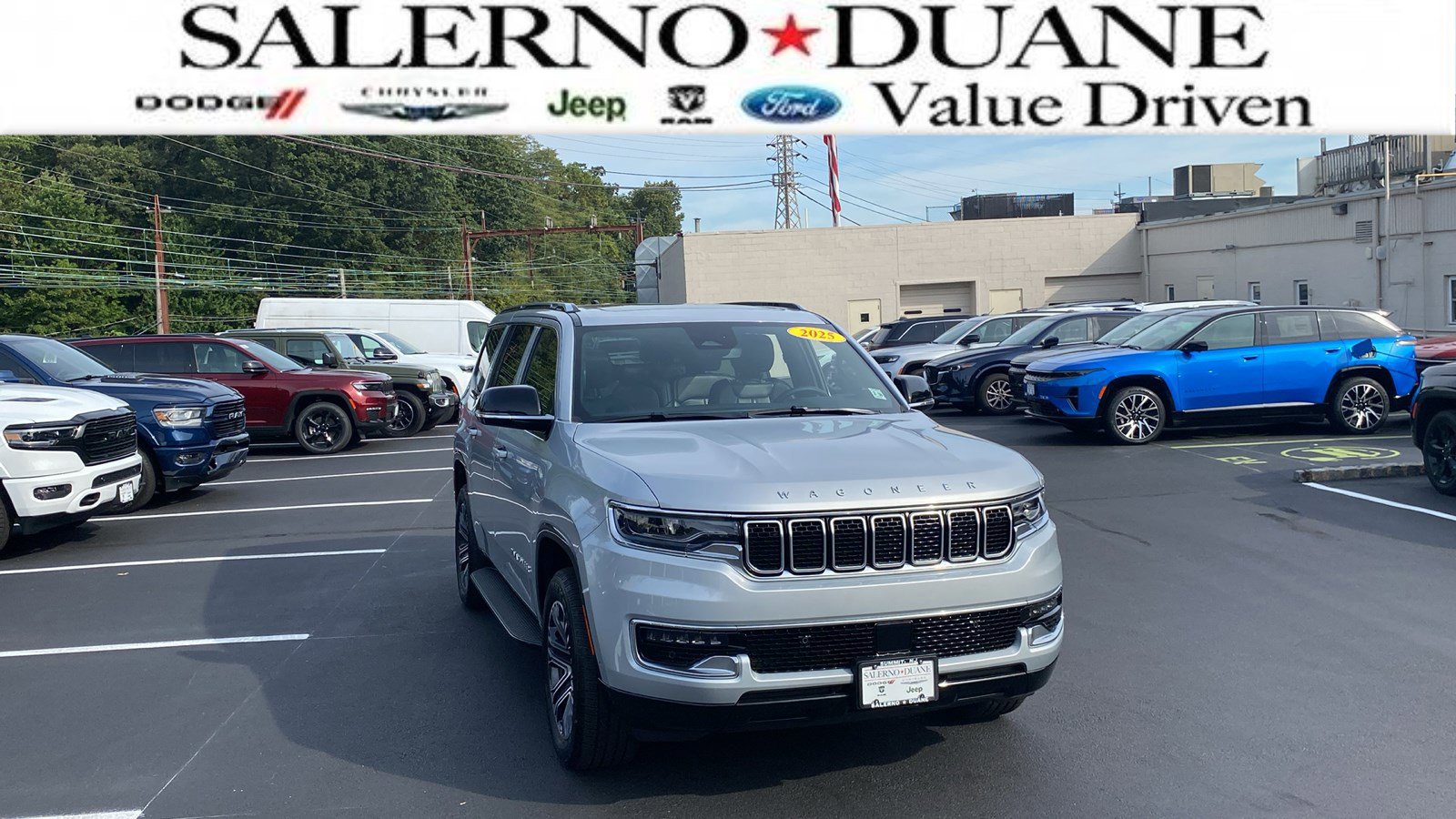 Used 2025 Jeep Wagoneer 4WD w/ Premium Group I image 1