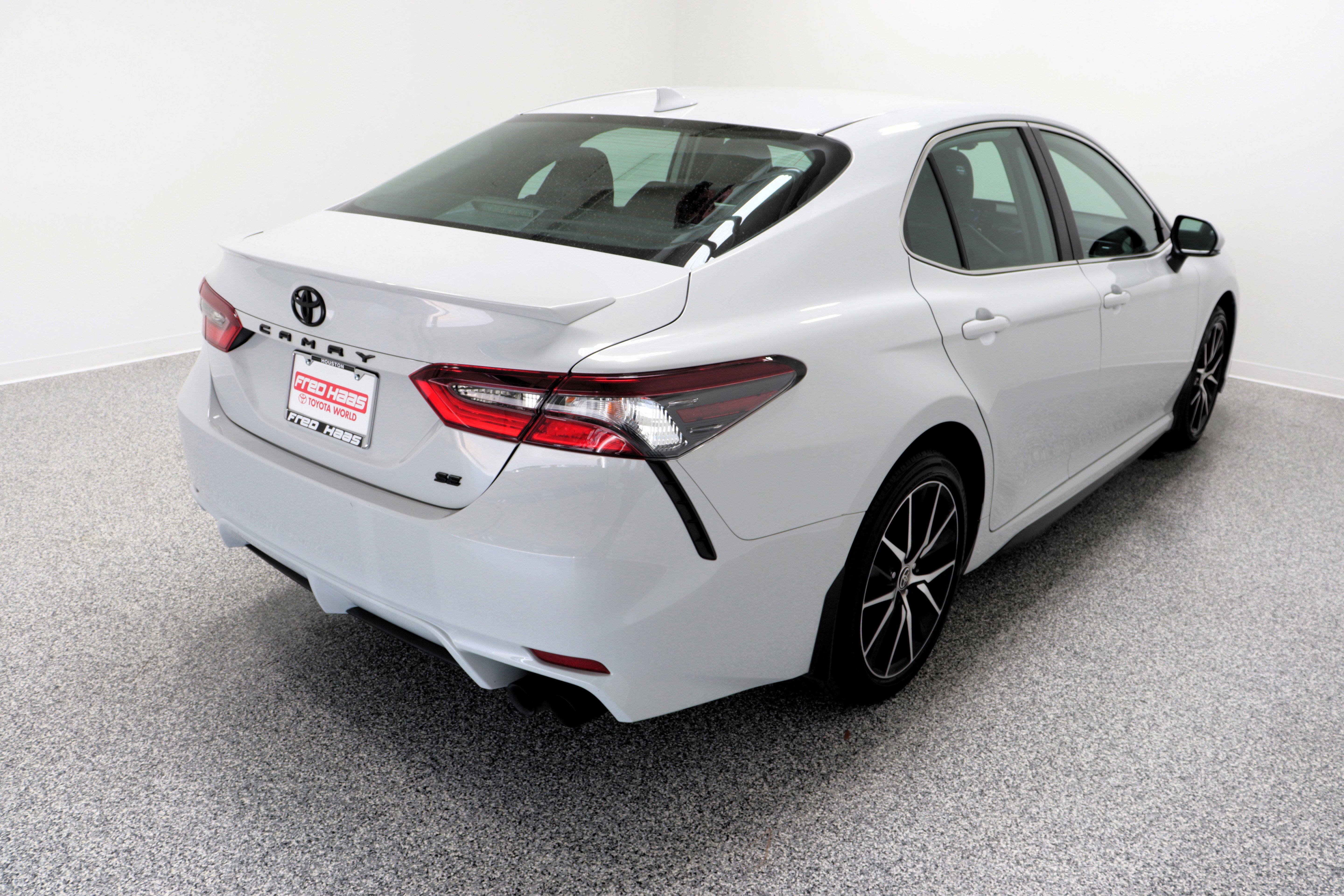 Used 2023 Toyota Camry SE image 7
