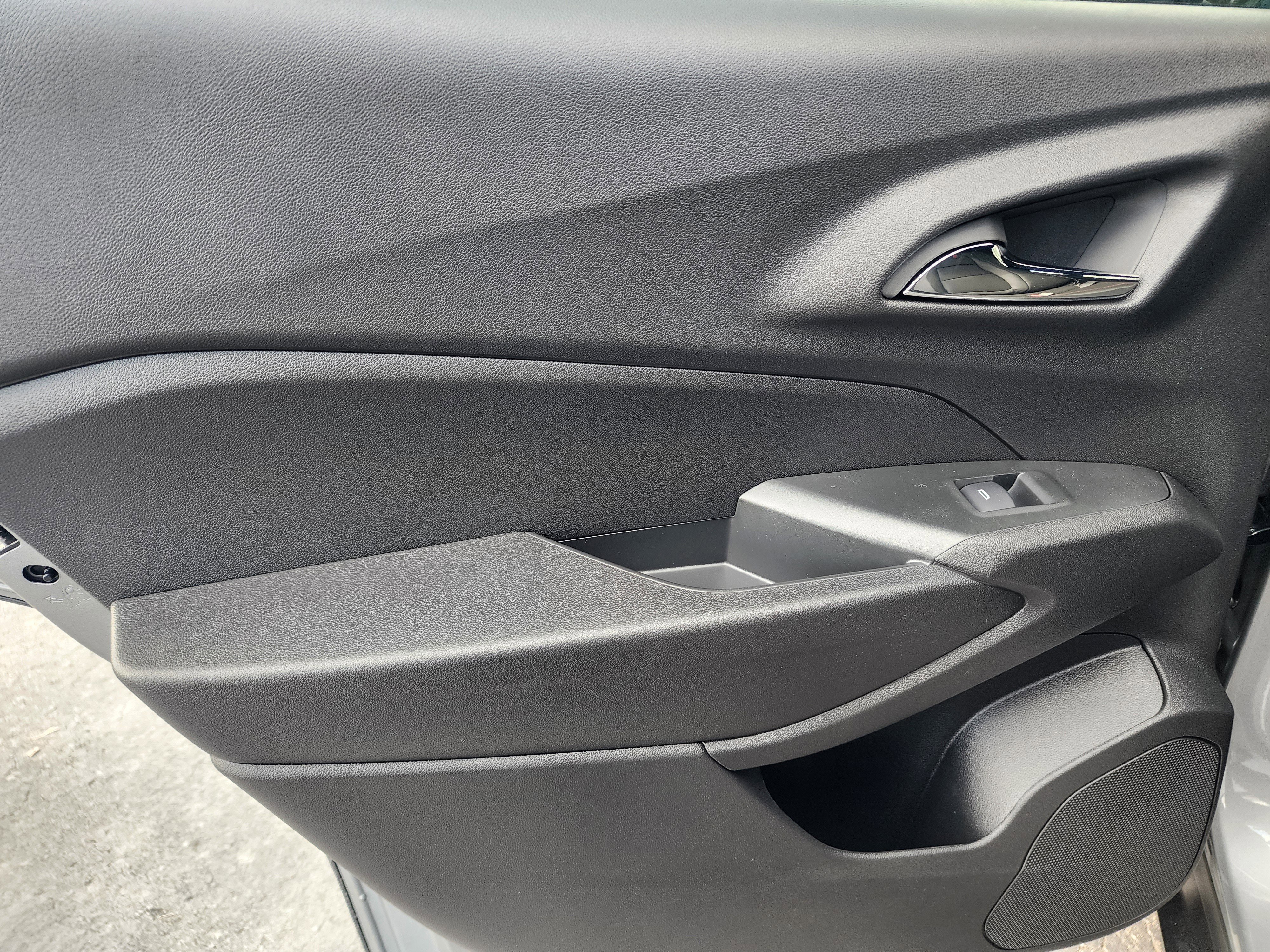 New 2026 Chevrolet Trax RS w/ Sunroof Package FWD image 16