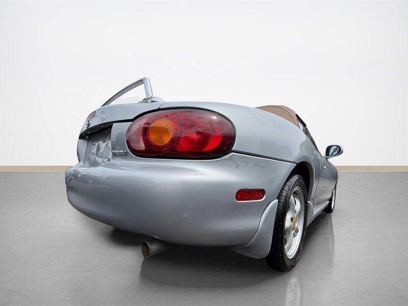 Used 2000 MAZDA MX-5 Miata RWD image 4