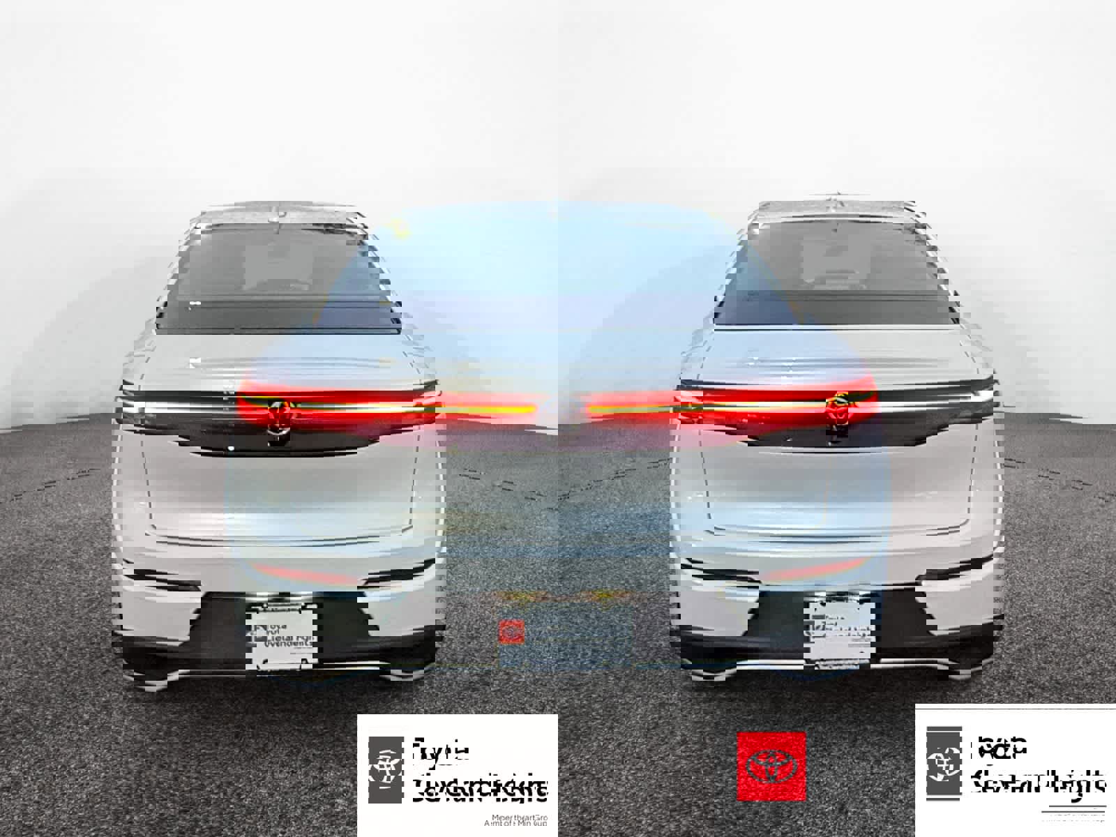 Used 2023 Toyota Crown XLE image 4