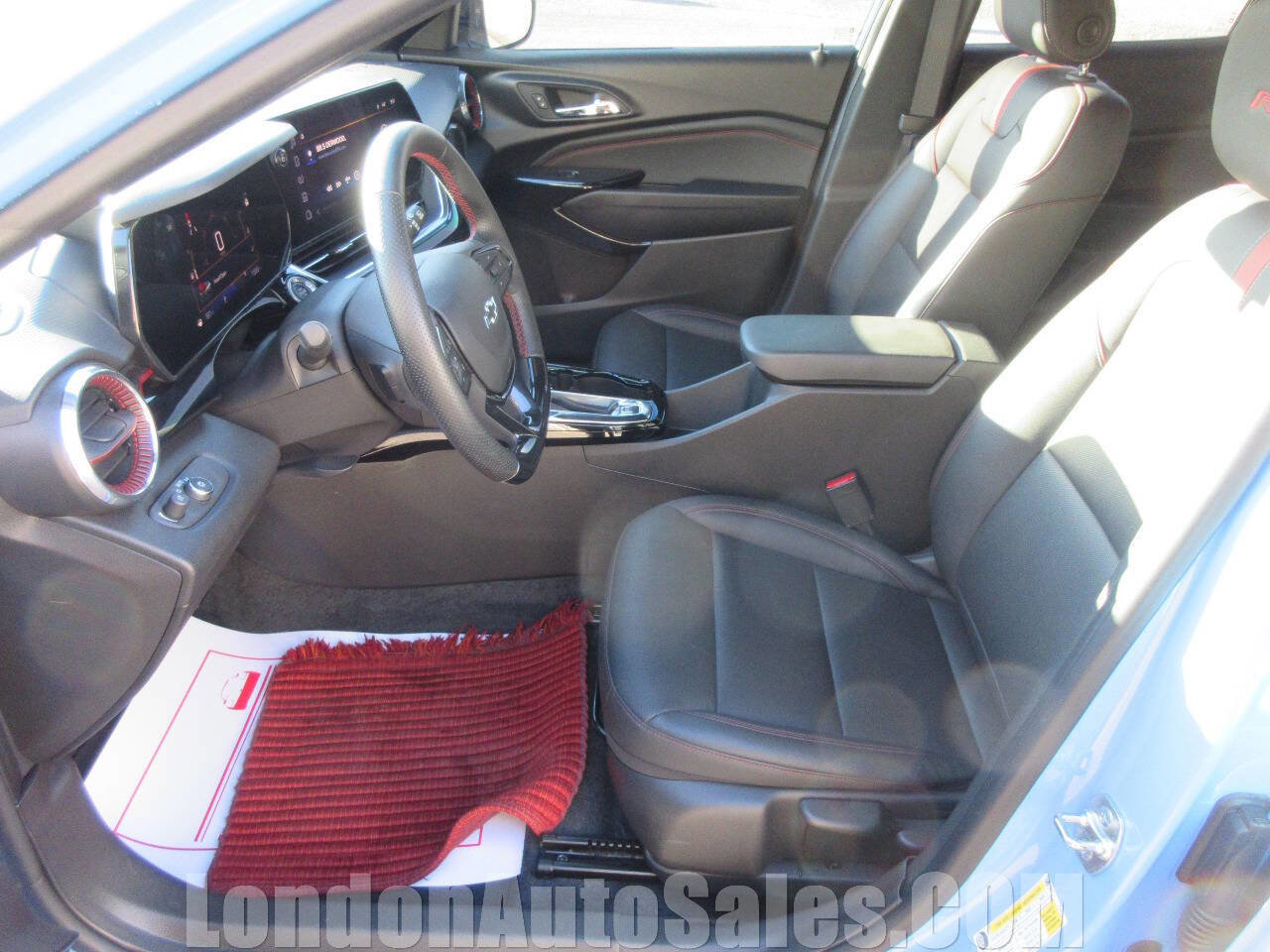 Used 2024 Chevrolet Trax RS w/ Driver Confidence Package image 12