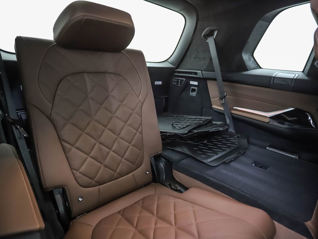 Used 2023 BMW X7 xDrive40i w/ M Sport Package image 35